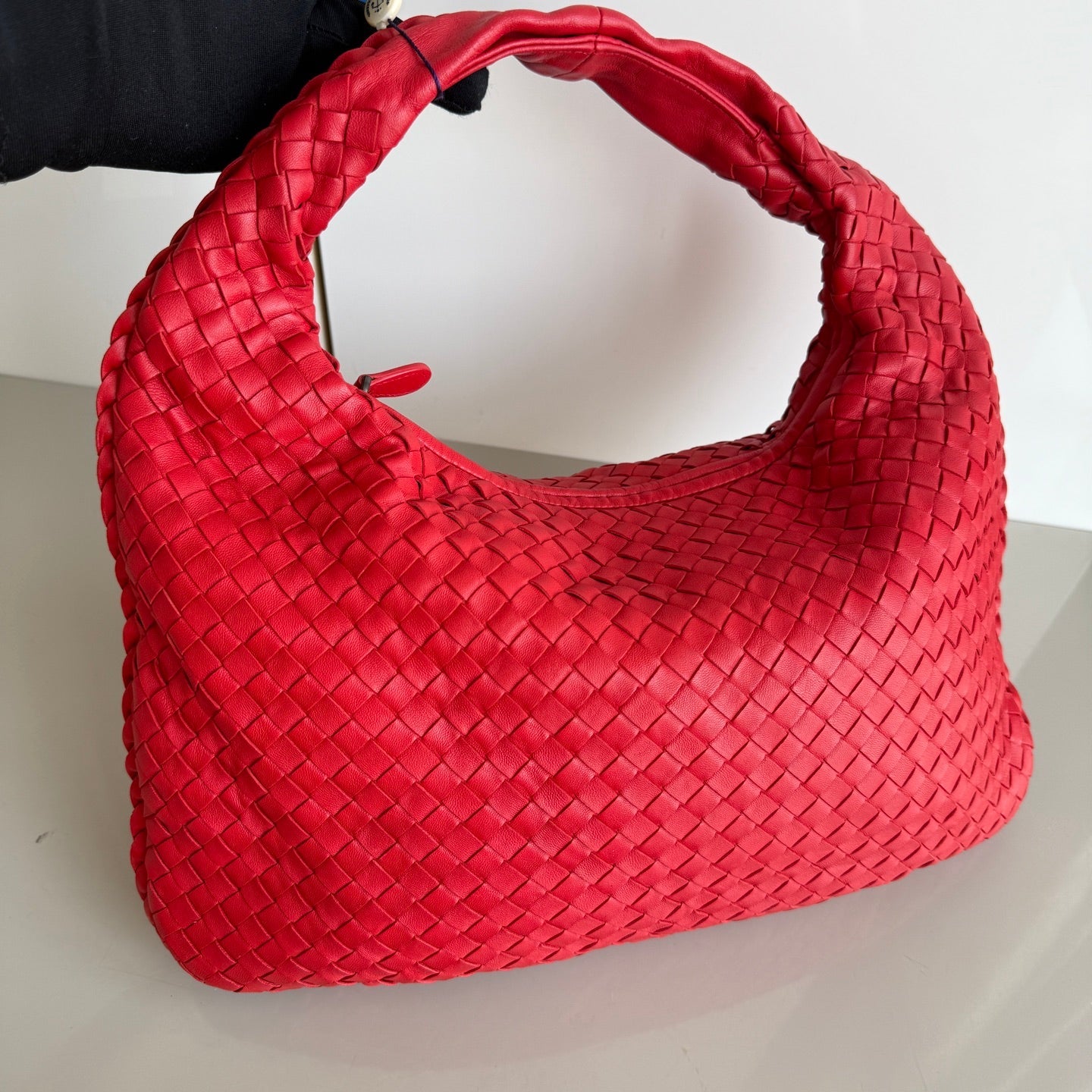 Bottega Veneta Veneta Hobo Small Red 40cm Lambskin Leather