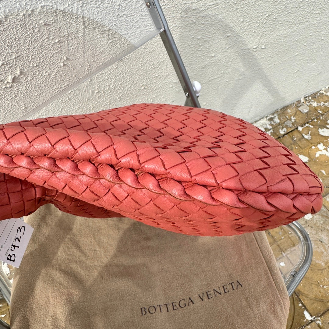Bottega Veneta Veneta Hobo Medium Coral Intrecciato Leather Bag 47cm