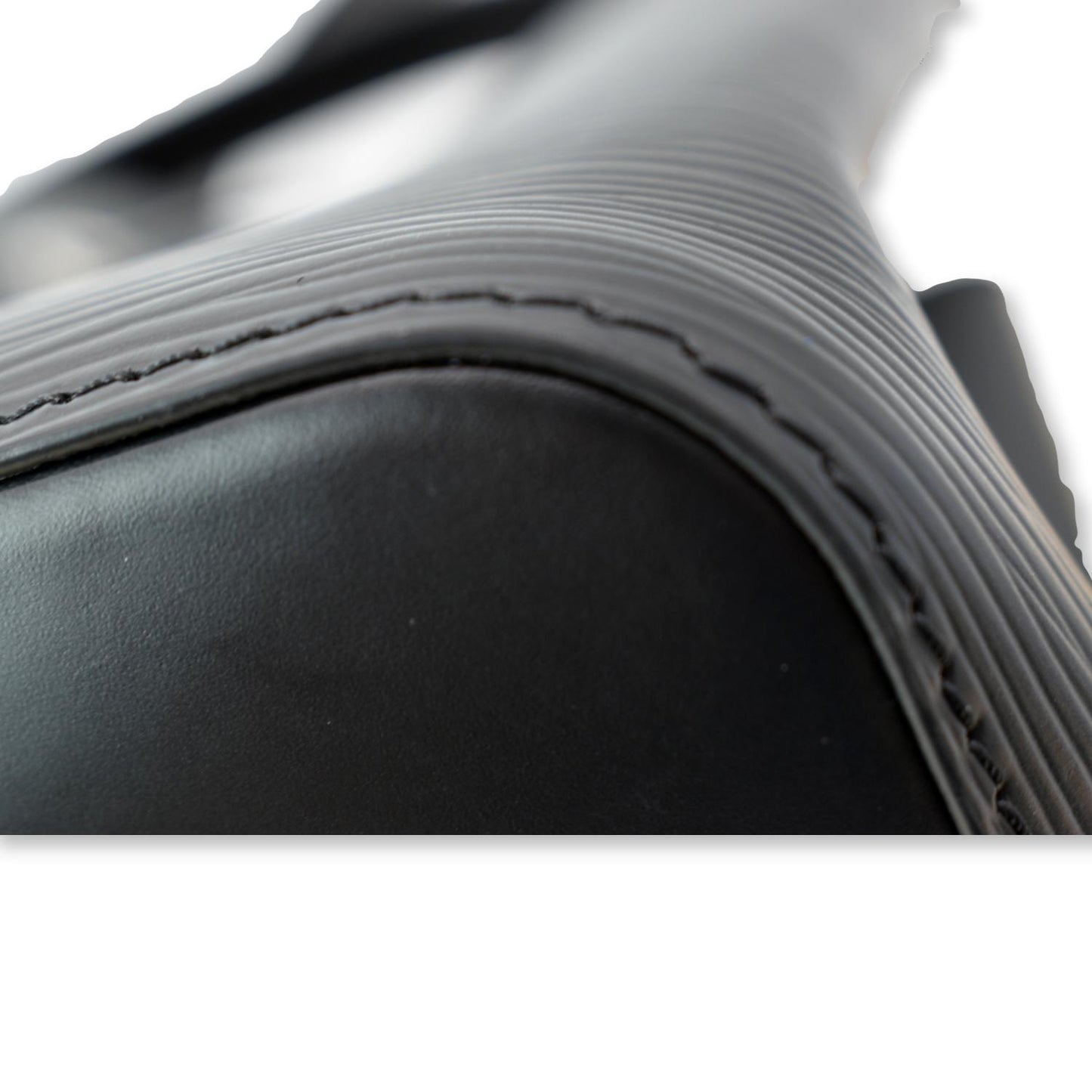 LOUIS VUITTON NeoNoe MM Epi Leatehr Shoulder Bag Black
