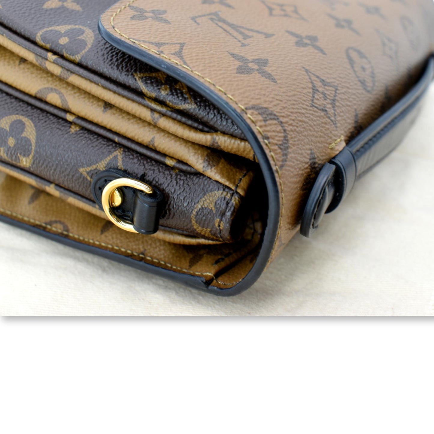 LOUIS VUITTON  Metis Pochette Reverse Monogram Canvas Crossbody Bag Brown