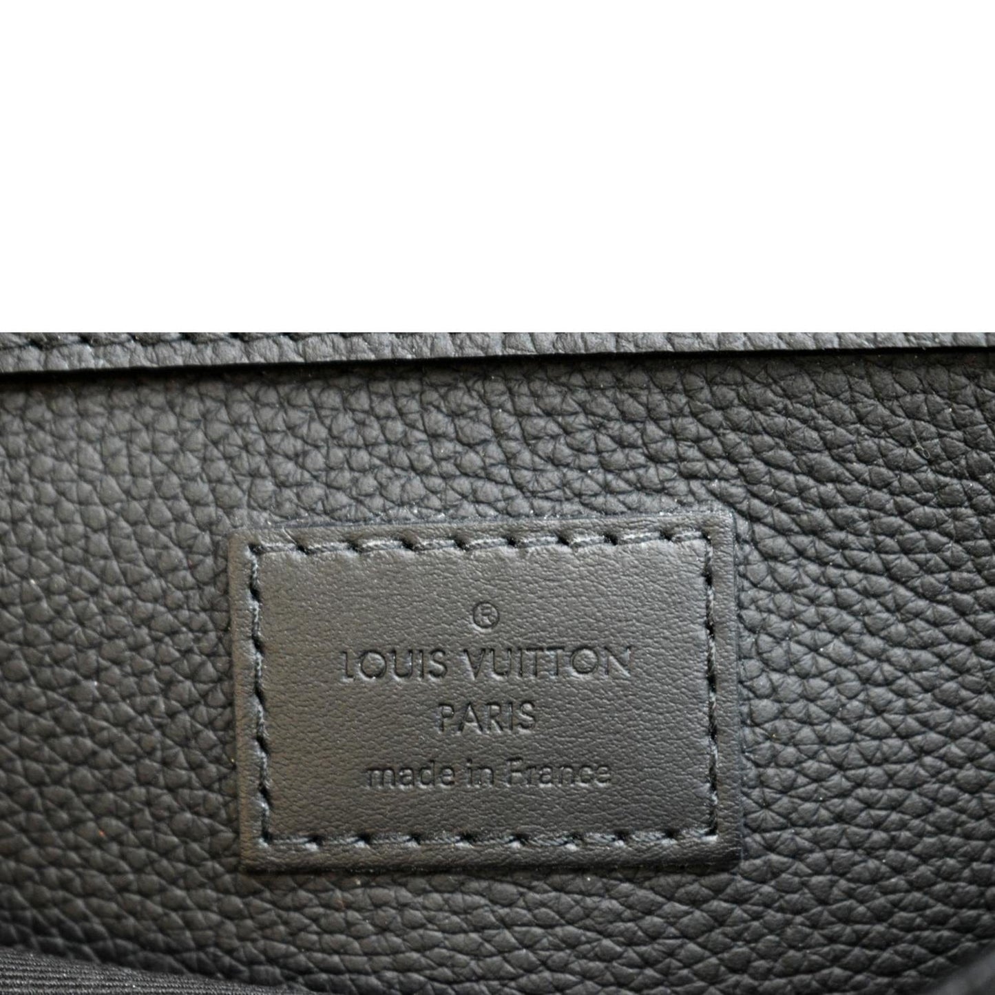 LOUIS VUITTON Sling Aerogram Grained Calf Leather Crossbody Bag Black