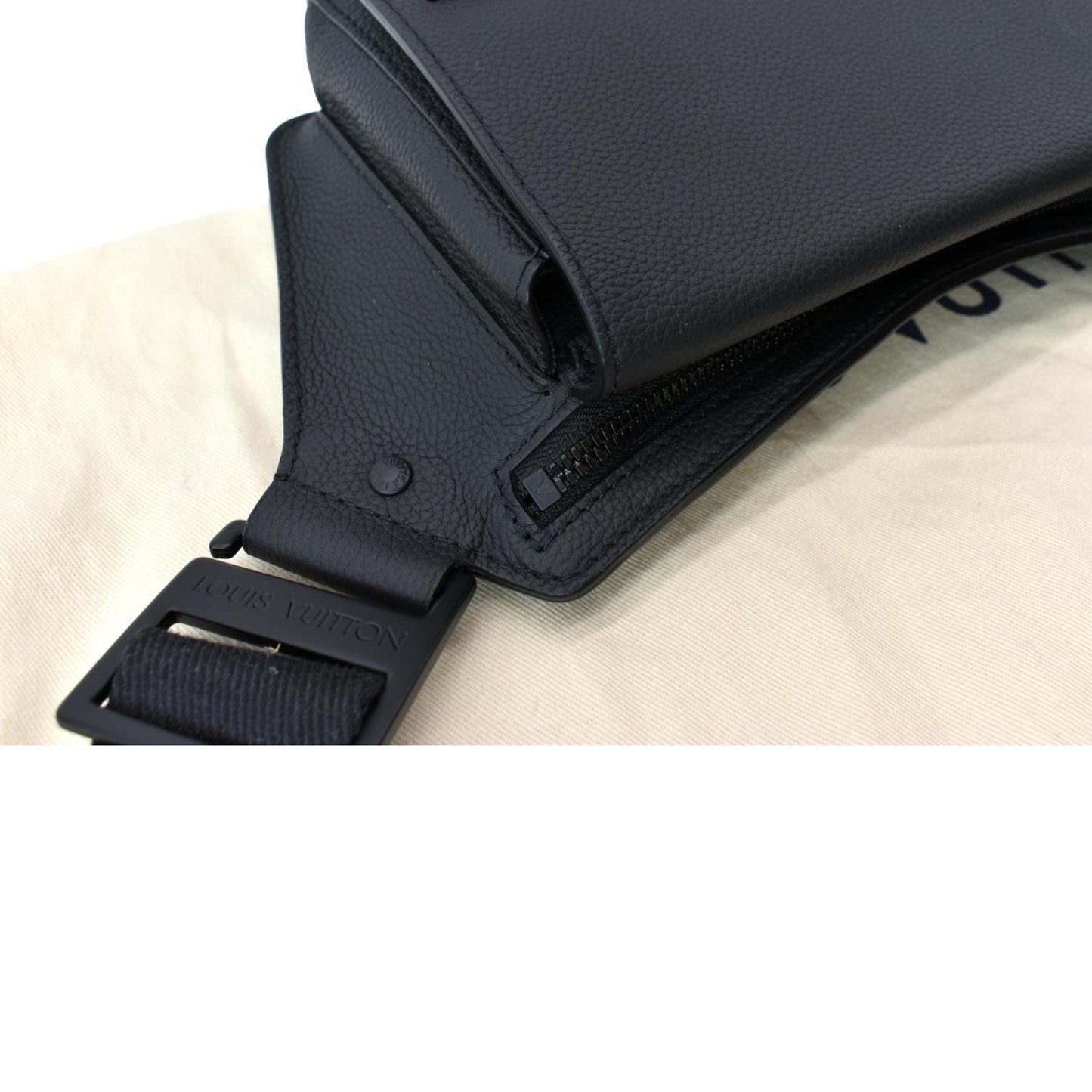 LOUIS VUITTON Sling Aerogram Grained Calf Leather Crossbody Bag Black