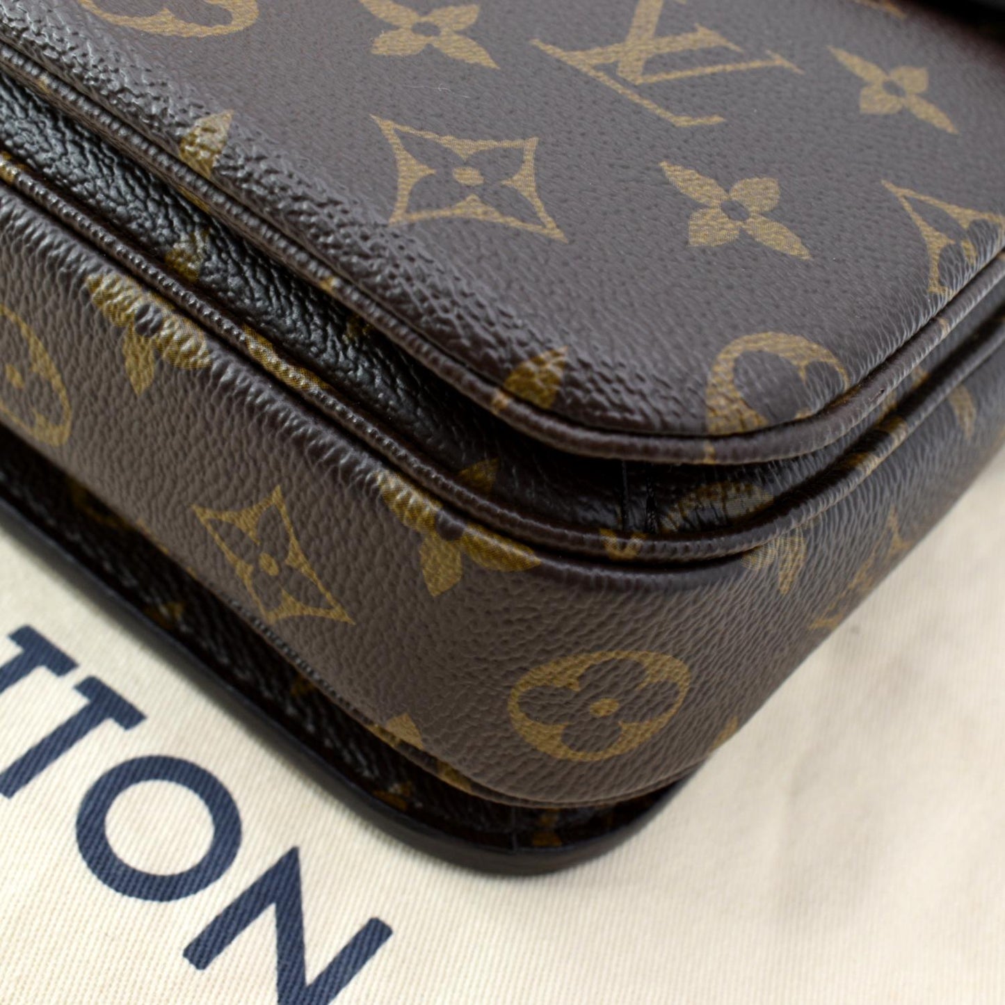 LOUIS VUITTON  Metis Pochette Monogram Canvas Crossbody Bag Brown