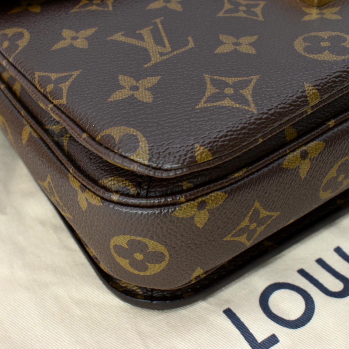 LOUIS VUITTON  Metis Pochette Monogram Canvas Crossbody Bag Brown