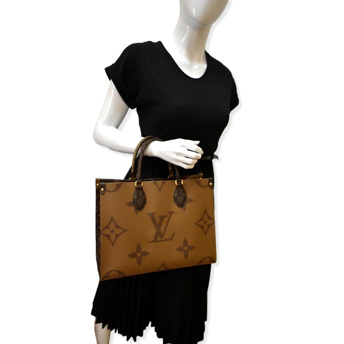 LOUIS VUITTON Onthego MM Giant Monogram Canvas Tote Shoulder Bag Brown