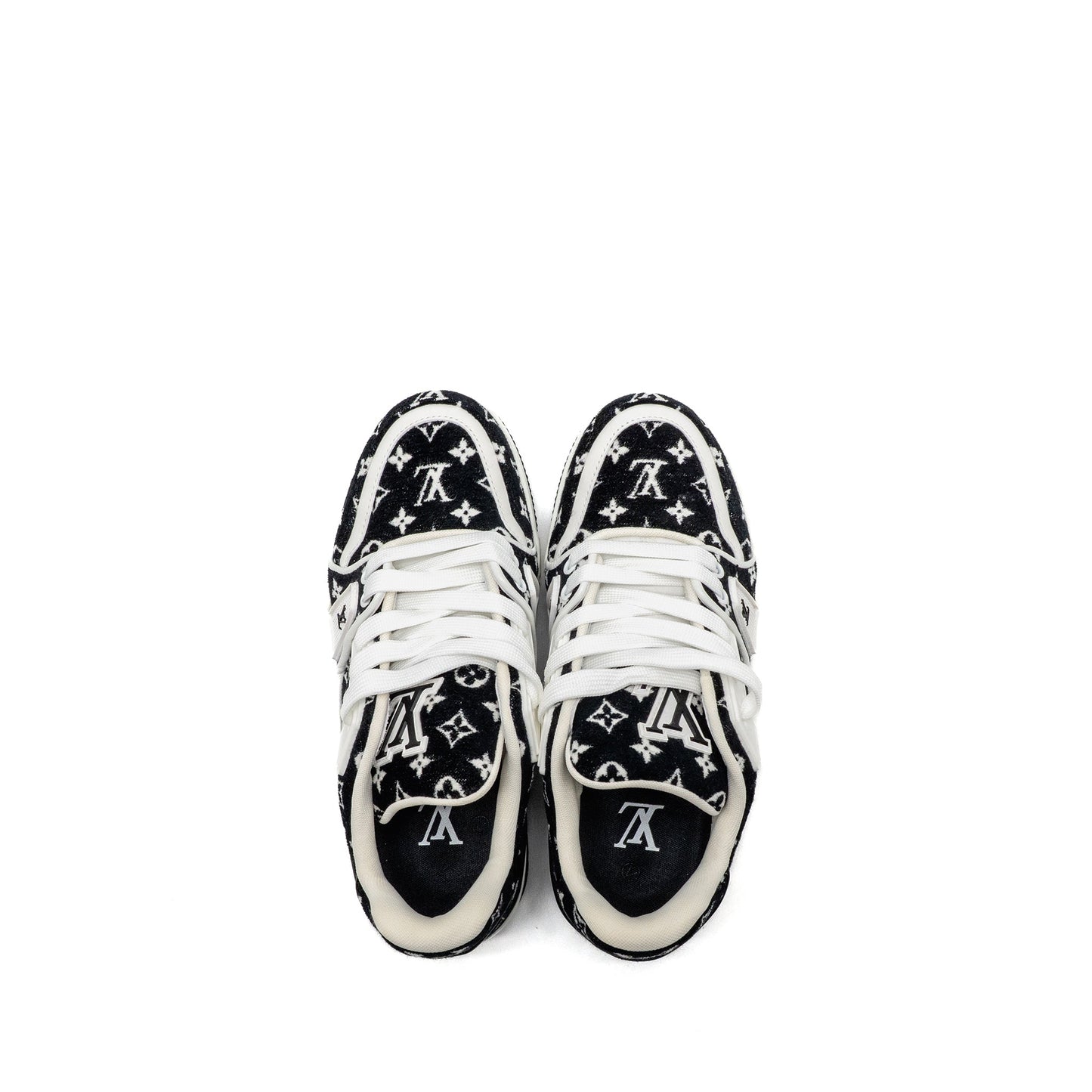 Louis Vuitton size 2.5 trainer sneaker black / white