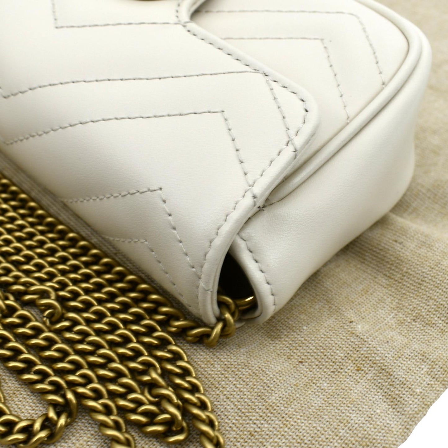 GUCCI GG Marmont Super Mini Matelasse Leather Crossbody Bag White 476433