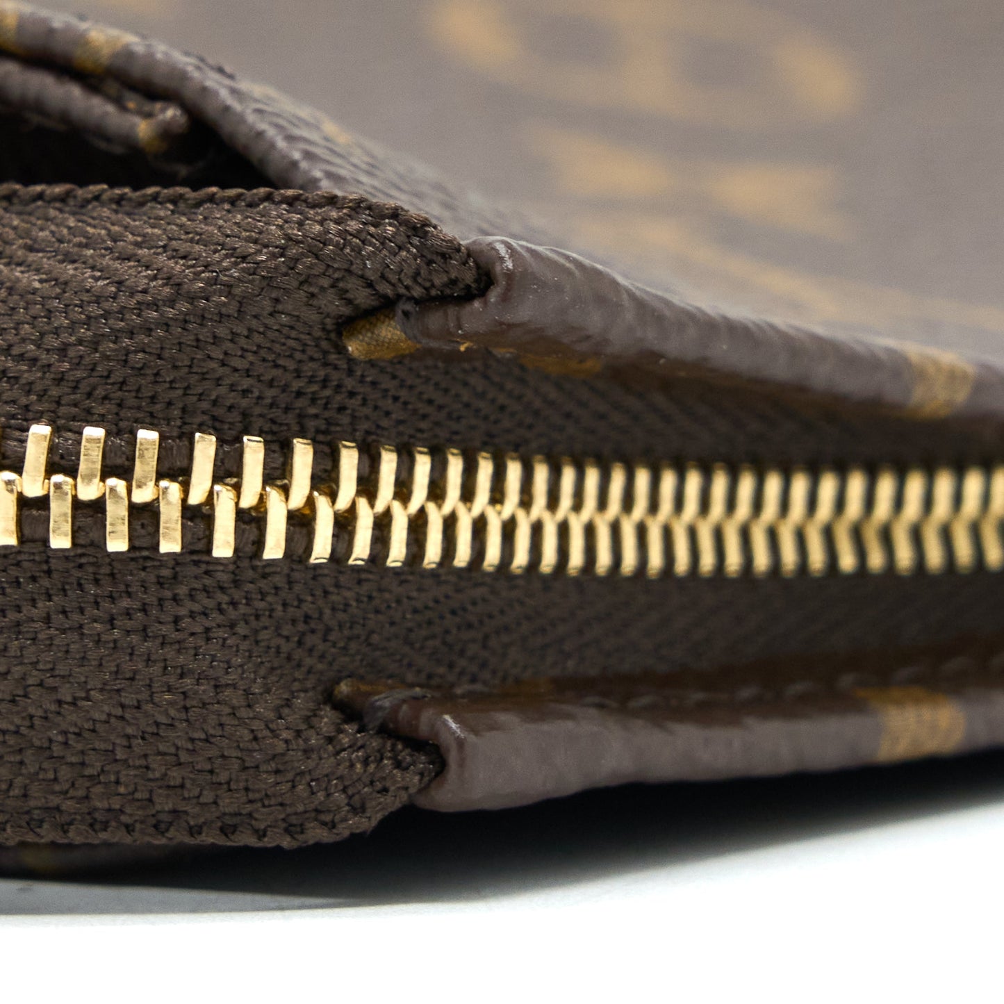 Louis Vuitton Toiletry Pochette 26 Monogram Canvas