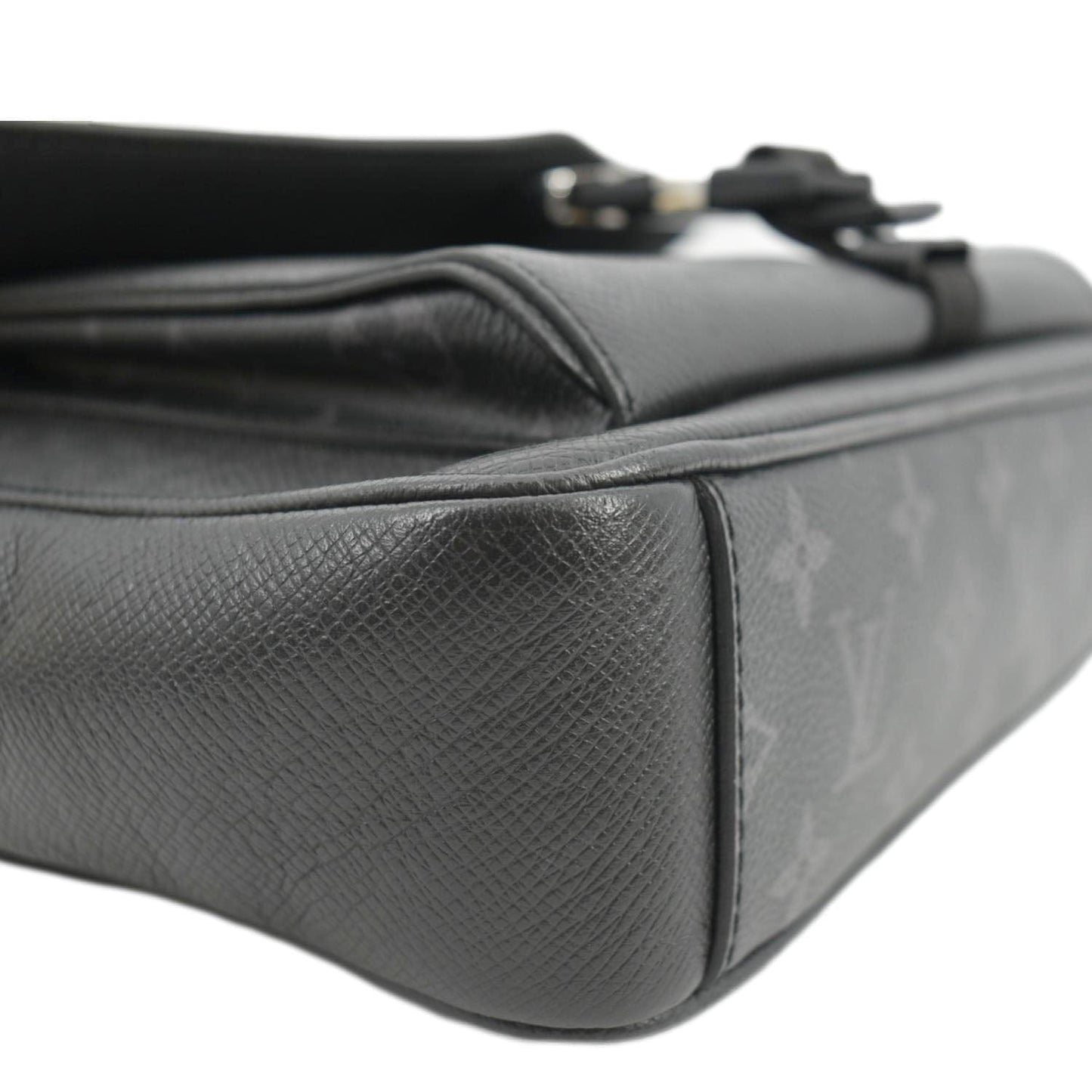 LOUIS VUITTON Taigarama Messengerama Monogram Eclipse Messenger Bag Grey