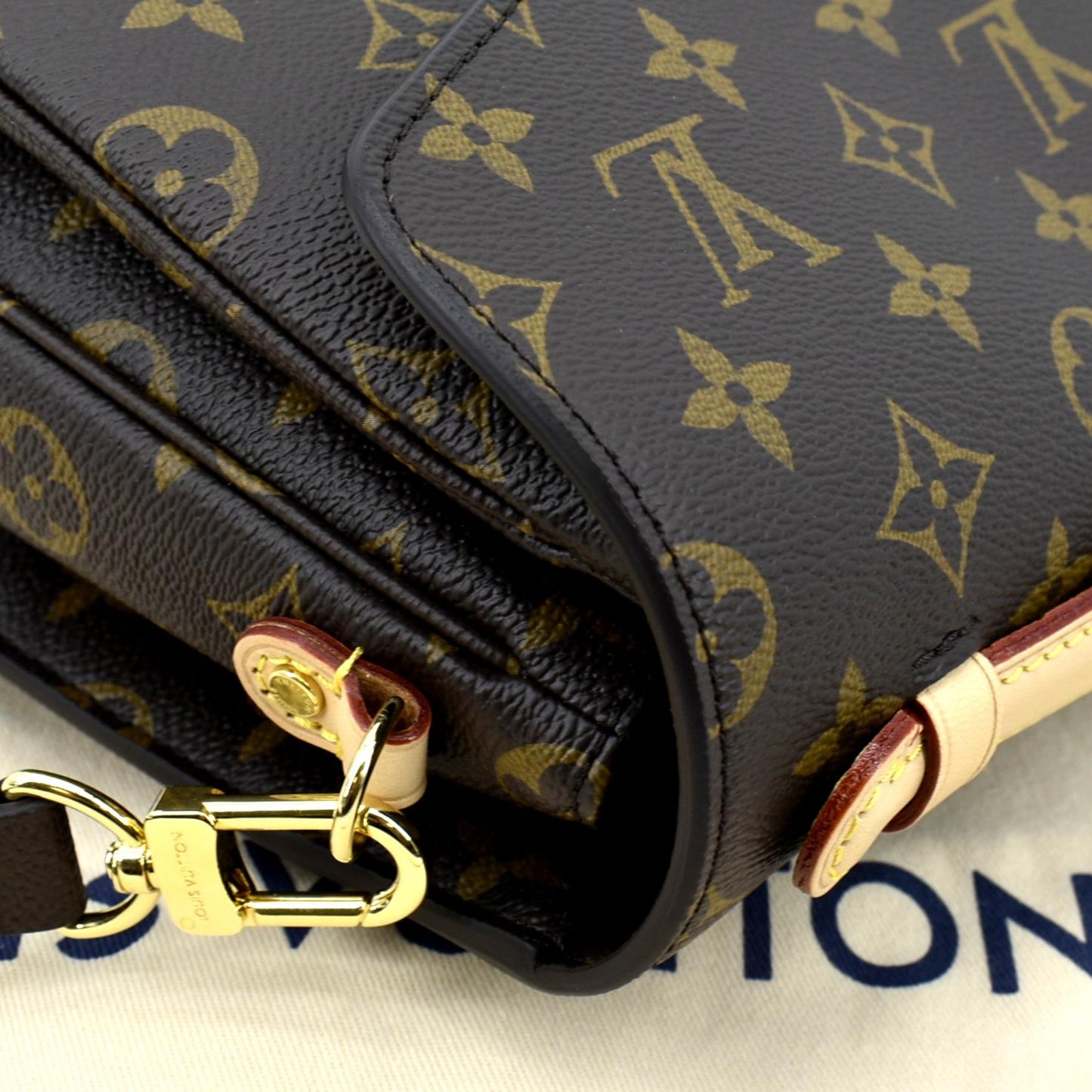 LOUIS VUITTON Metis Pochette Monogram Canvas Crossbody Bag Brown