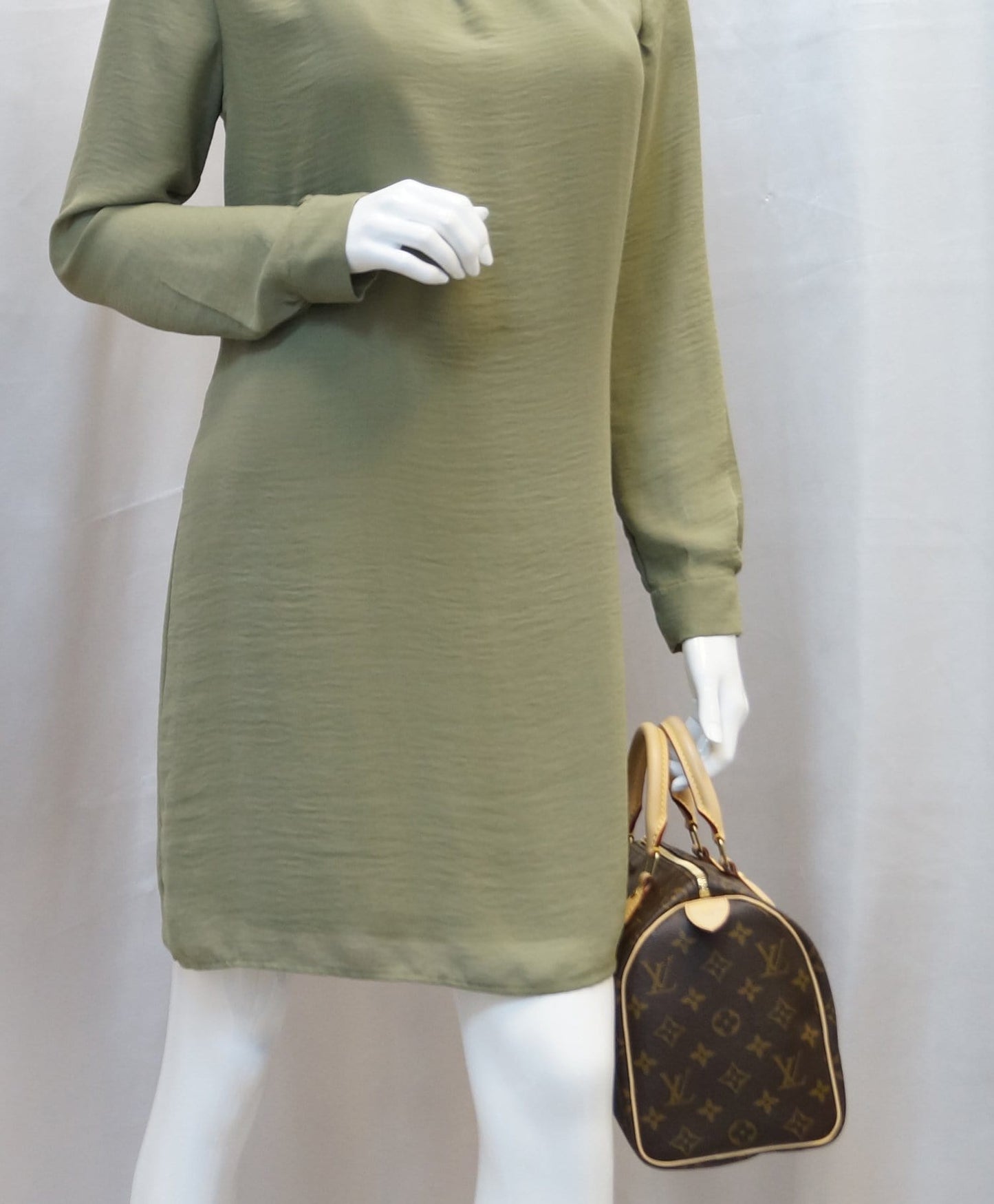 LOUIS VUITTON Speedy 25 Monogram Canvas  Satchel Bag