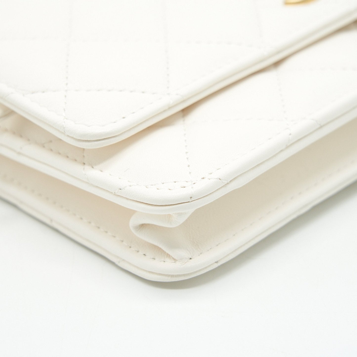 CHANEL Pearl Crush Wallet on Chain White GHW