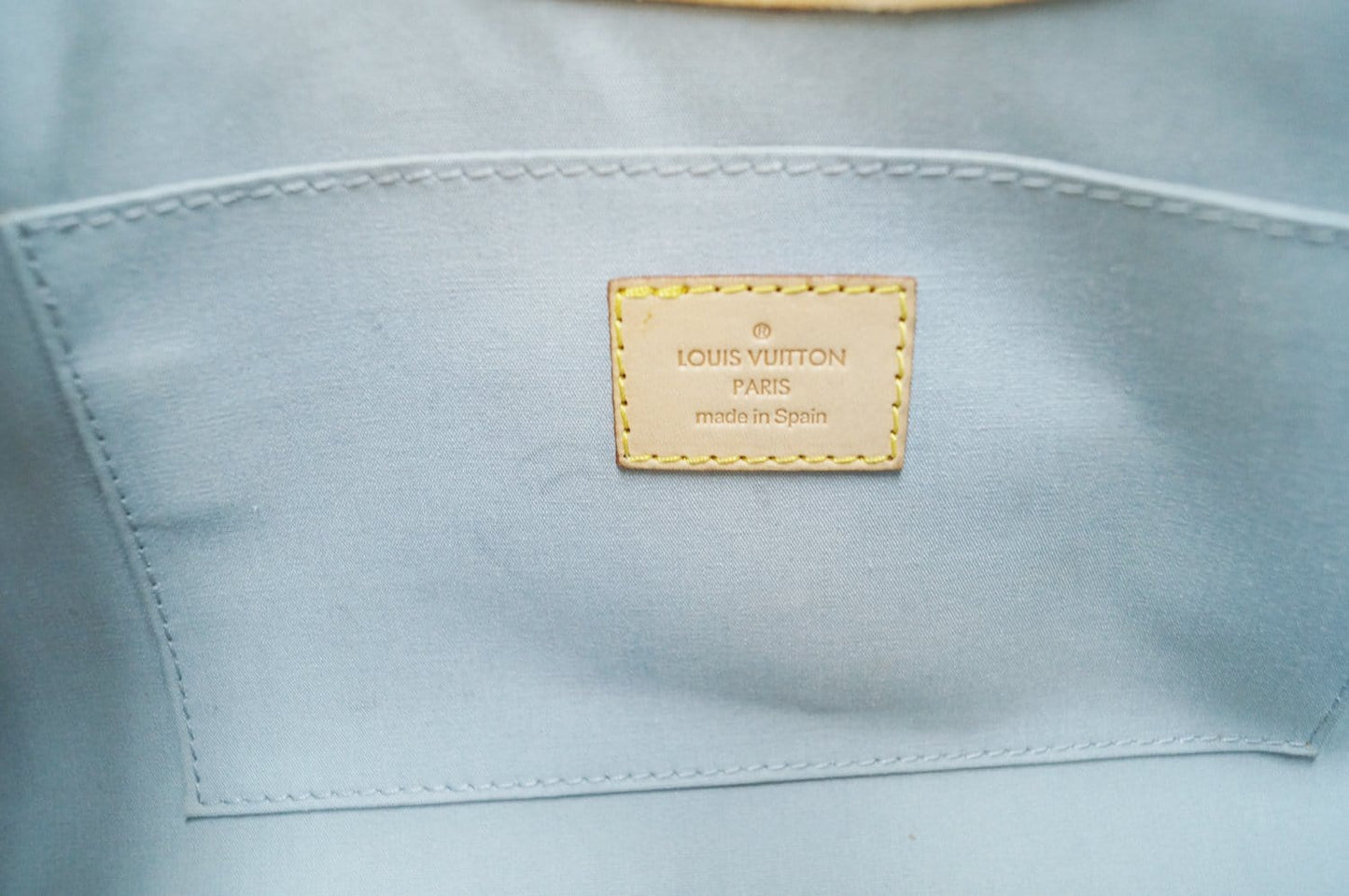 LOUIS VUITTON Cream Vernis Leather Roxbury Drive Shoulder Bag