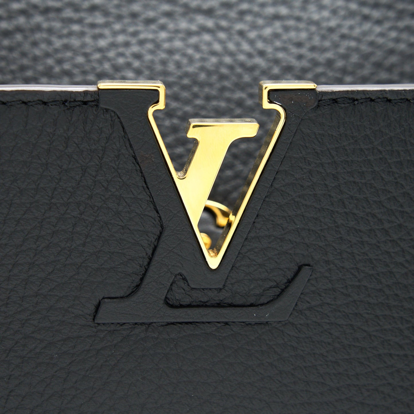 LOUIS VUITTON CAPUCINES BB BLACK