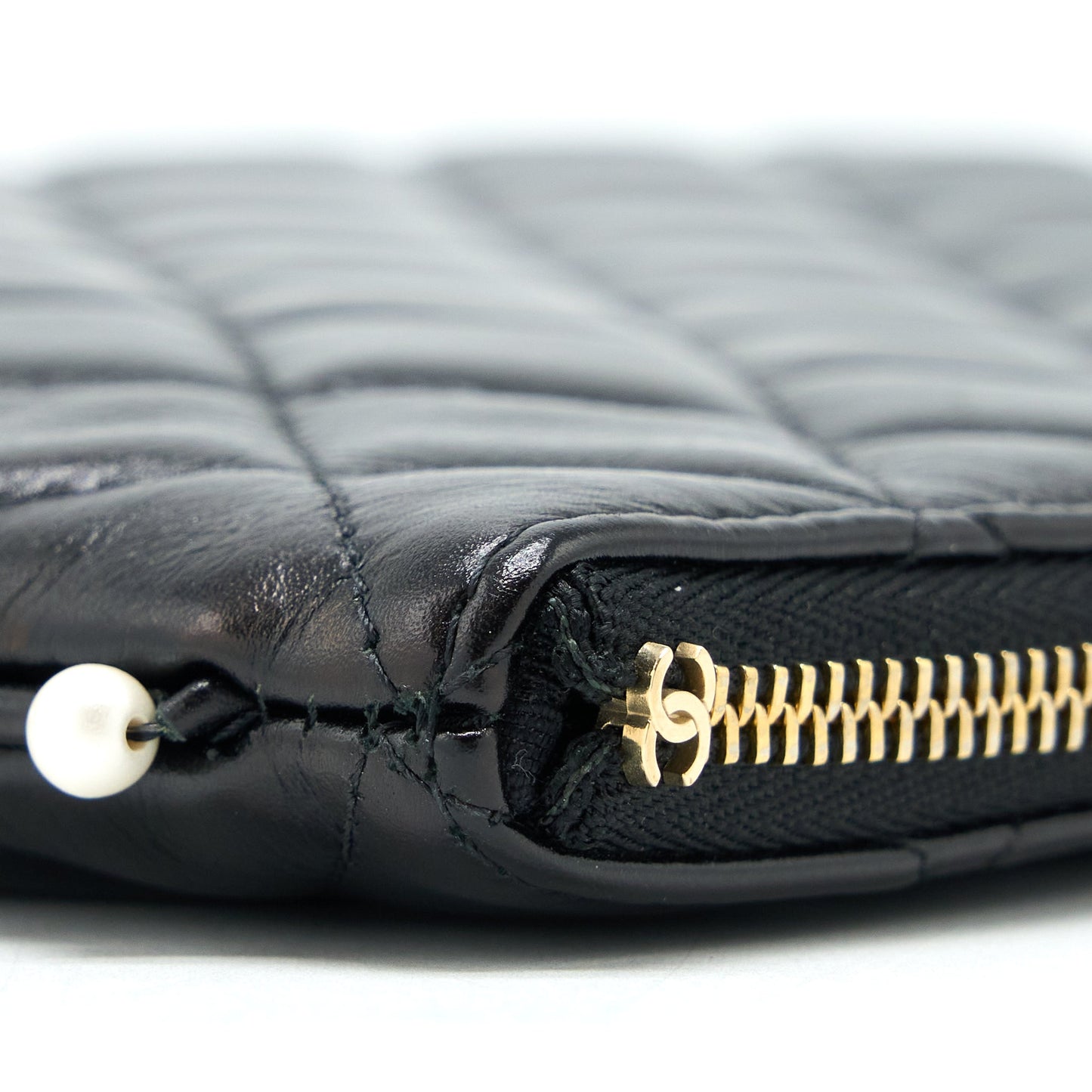 Chanel O-Case Pouch Pearl/Aged Calfskin Black LGHW