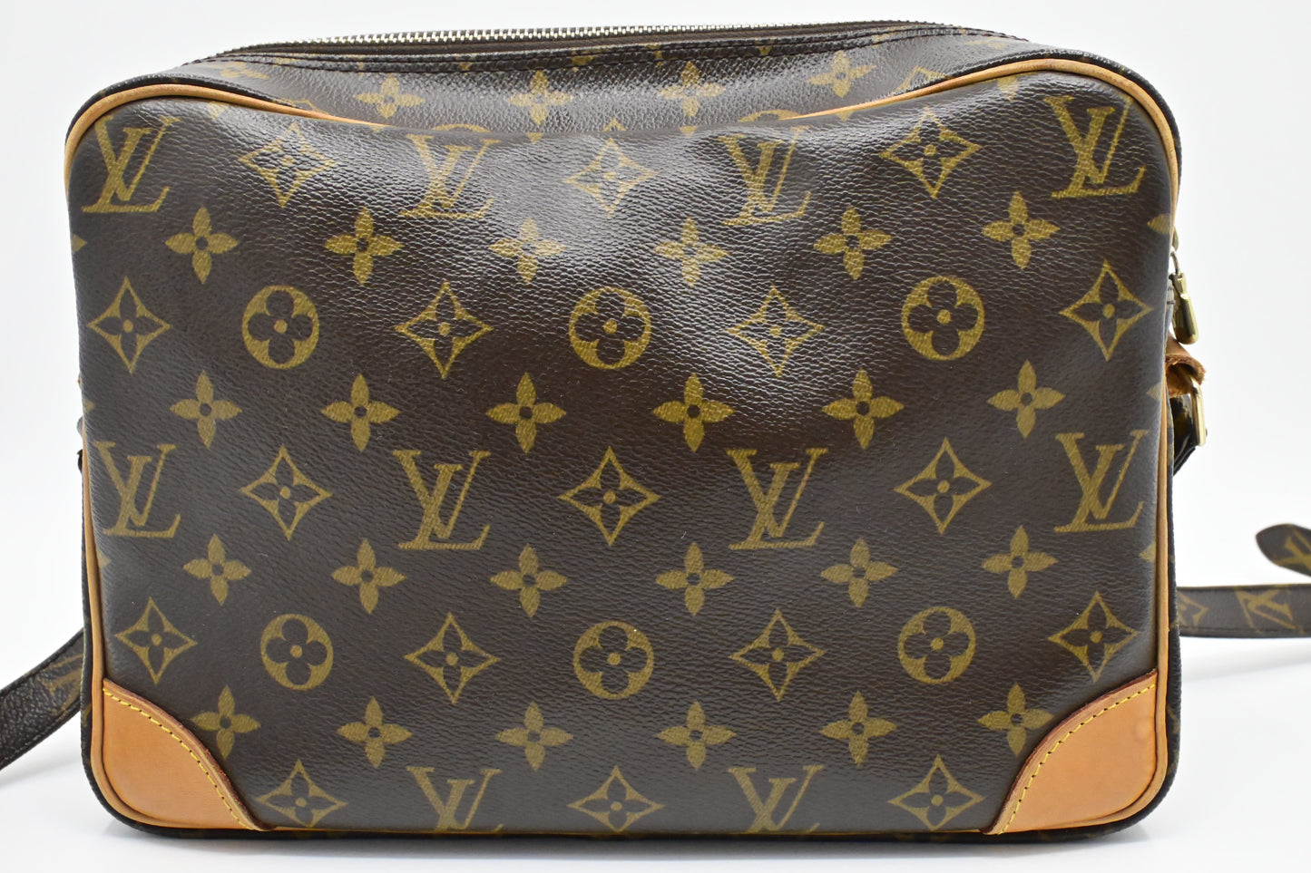 Louis Vuitton Nil in Monogram Canvas