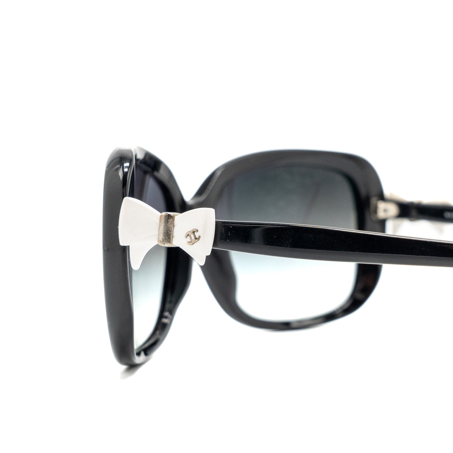 Chanel bow sunglasses black / white SHW