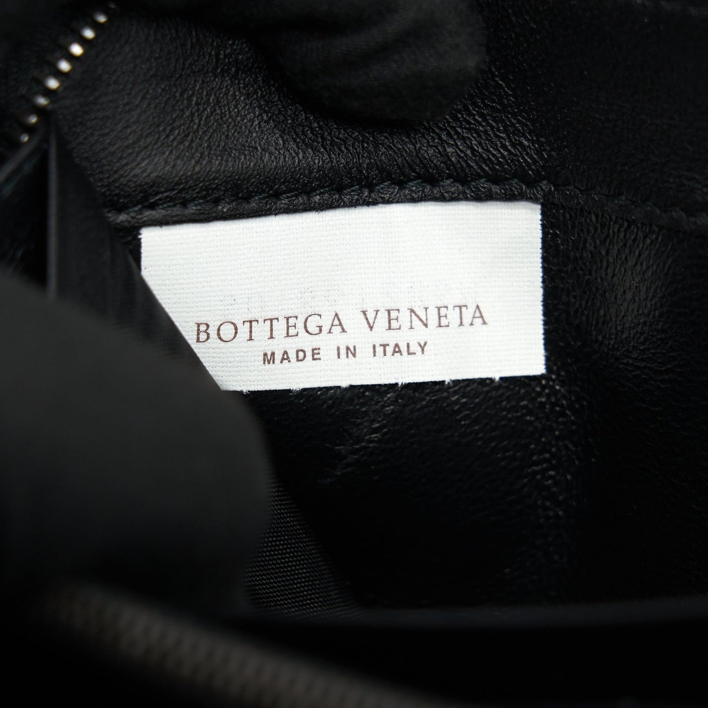 BOTTEGA VENETA MENS ZIP-AROUND WALLET BLACK