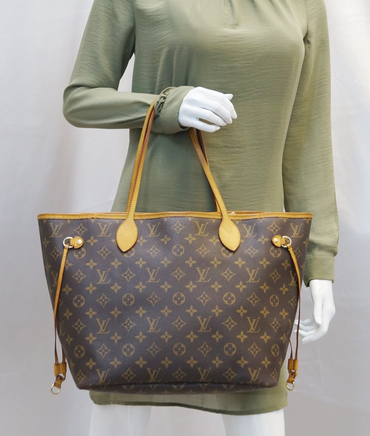 LOUIS VUITTON Monogram Canvas Neverfull MM Shoulder Bag Yellow Interior