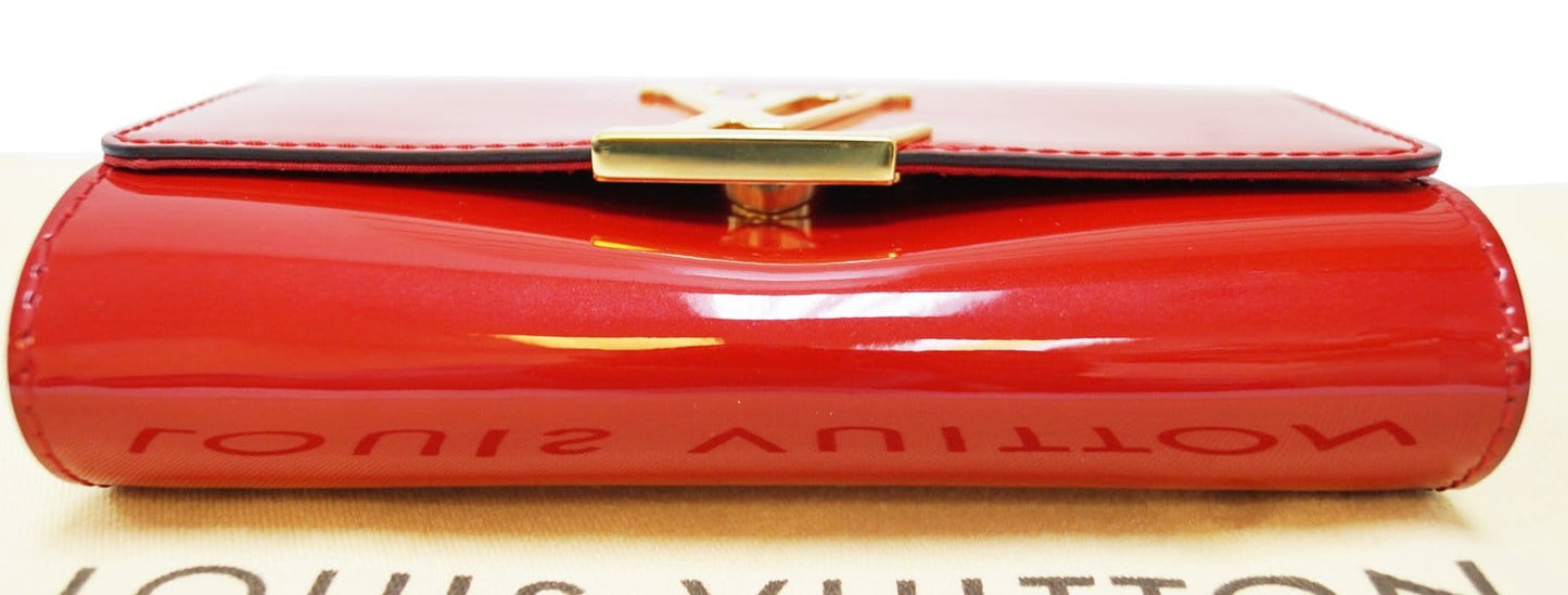 LOUIS VUITTON Red Patent Leather Louise Clutch Shoulder Crossbody Bag
