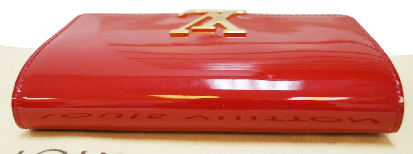LOUIS VUITTON Red Patent Leather Louise Clutch Shoulder Crossbody Bag