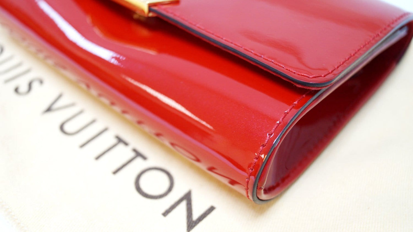 LOUIS VUITTON Red Patent Leather Louise Clutch Shoulder Crossbody Bag