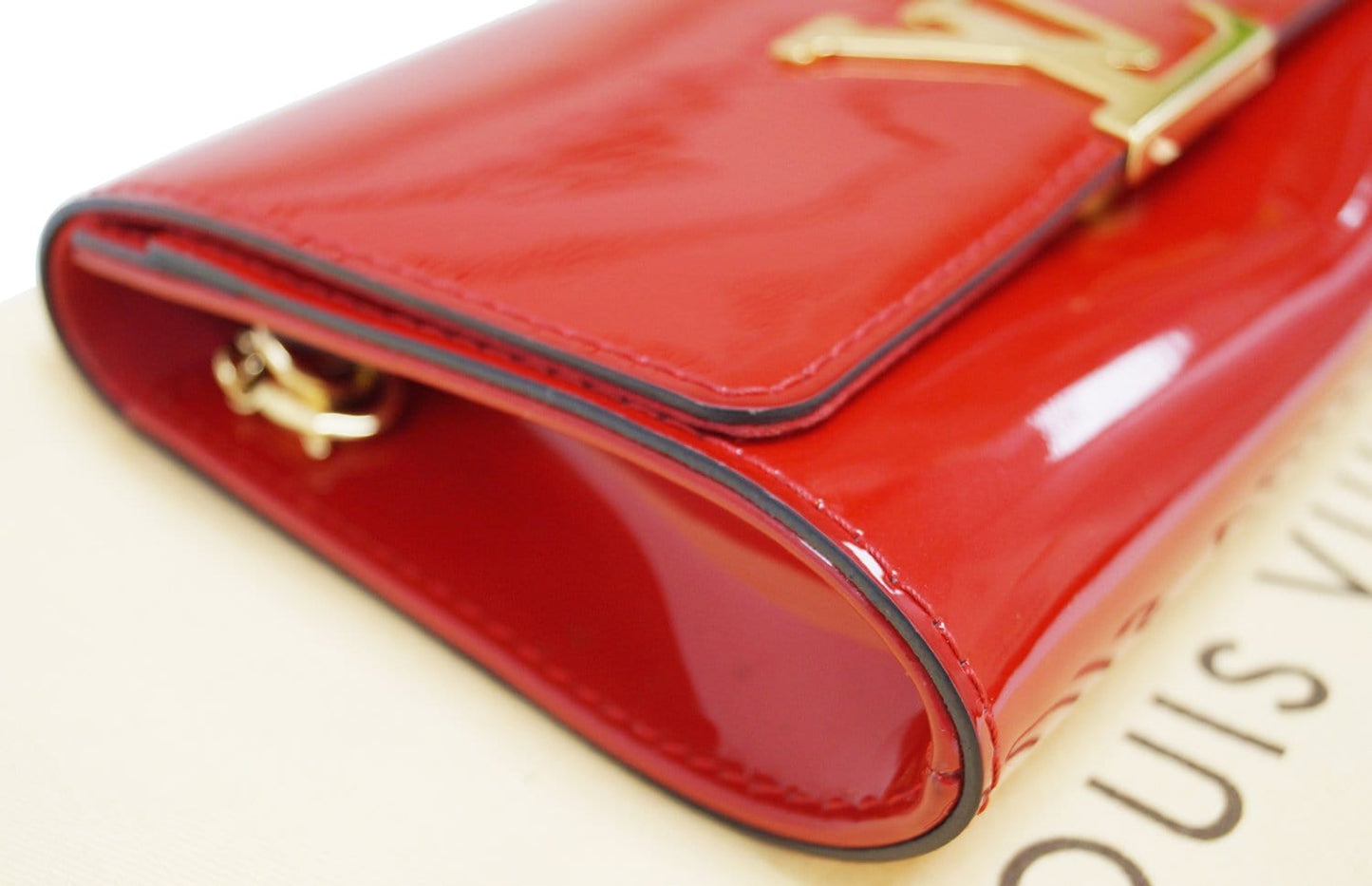 LOUIS VUITTON Red Patent Leather Louise Clutch Shoulder Crossbody Bag
