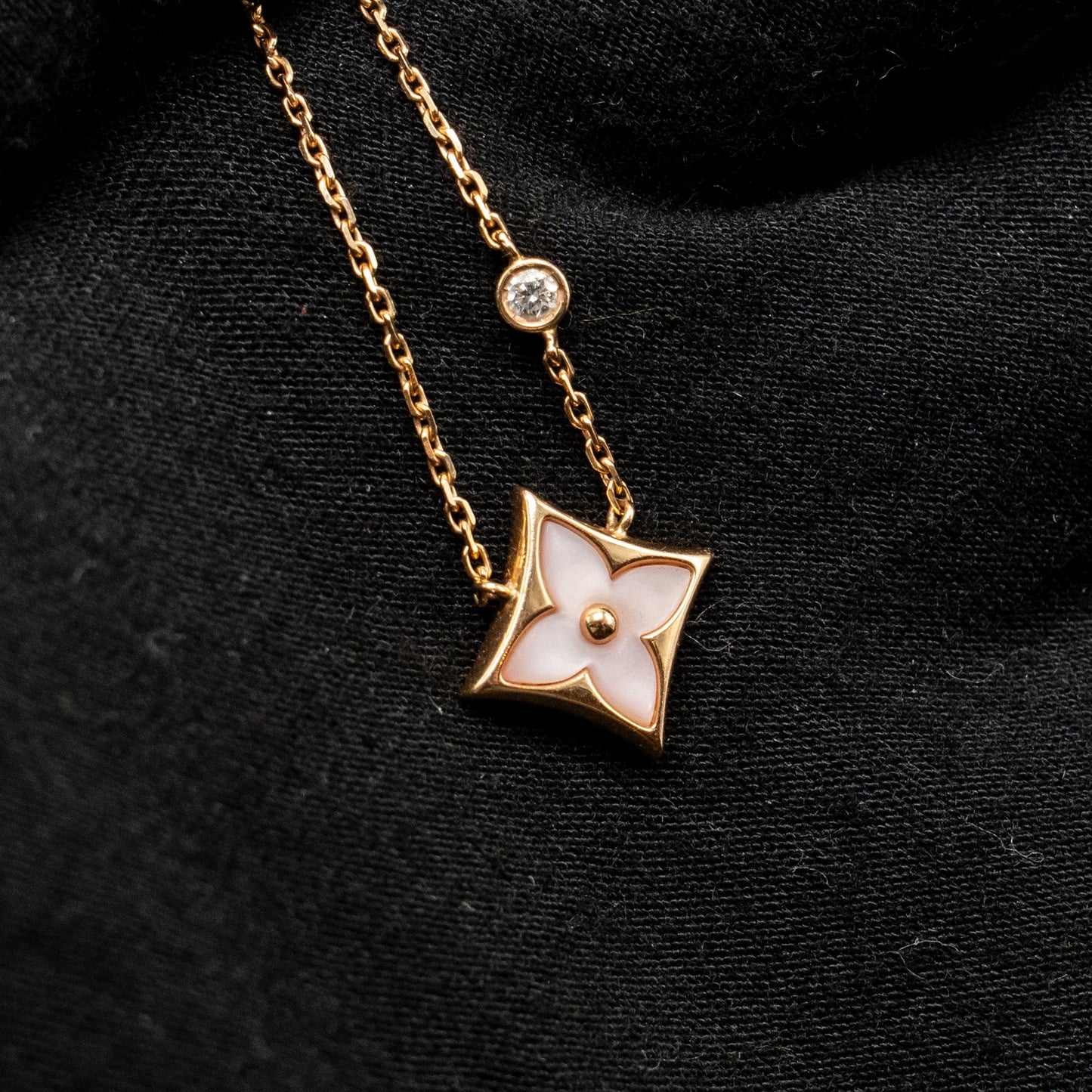 Louis Vuitton Color Blossom Star Pendant Rose Gold/White Mother-of-Pear/Diamond
