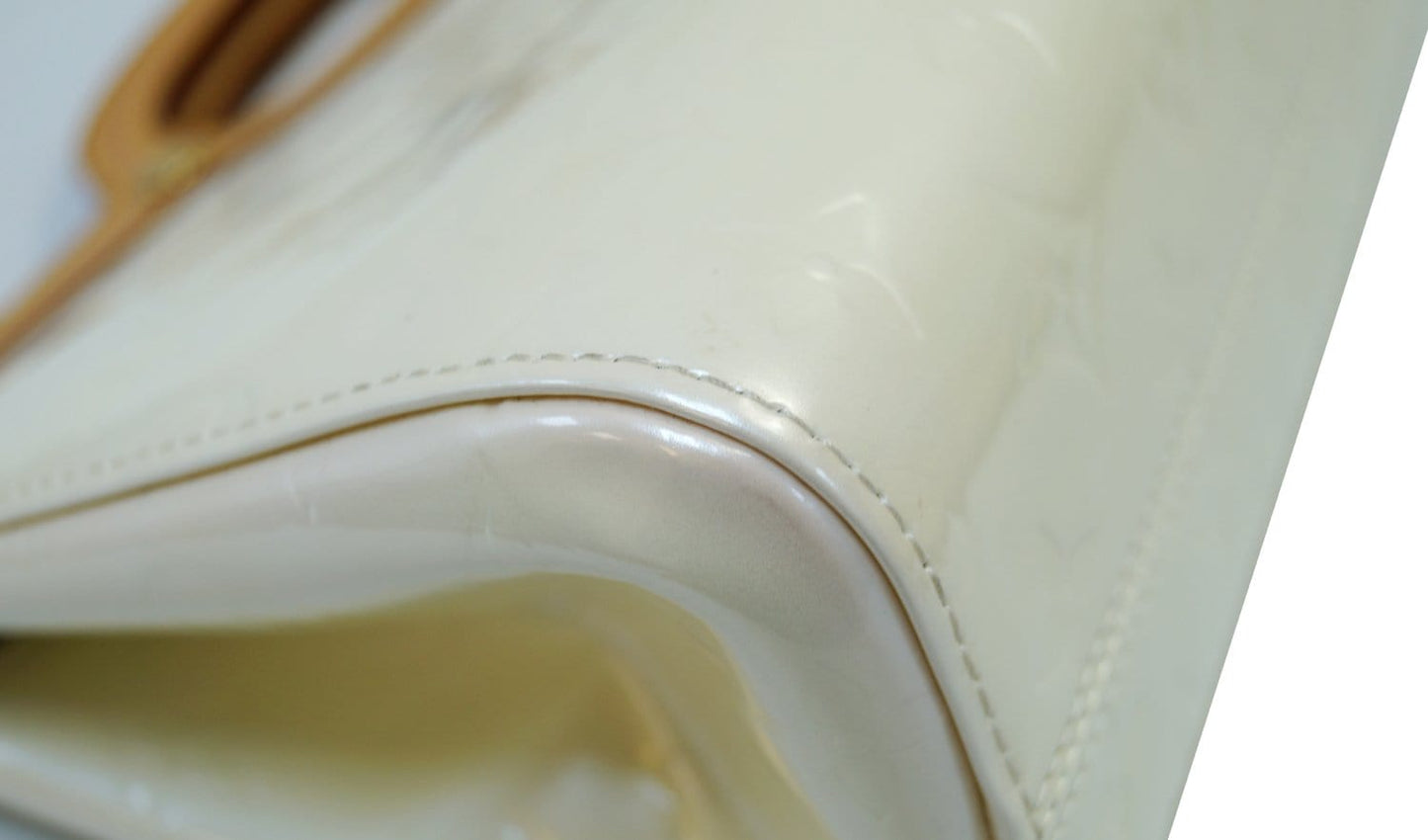 LOUIS VUITTON Cream Vernis Leather Roxbury Drive Shoulder Bag