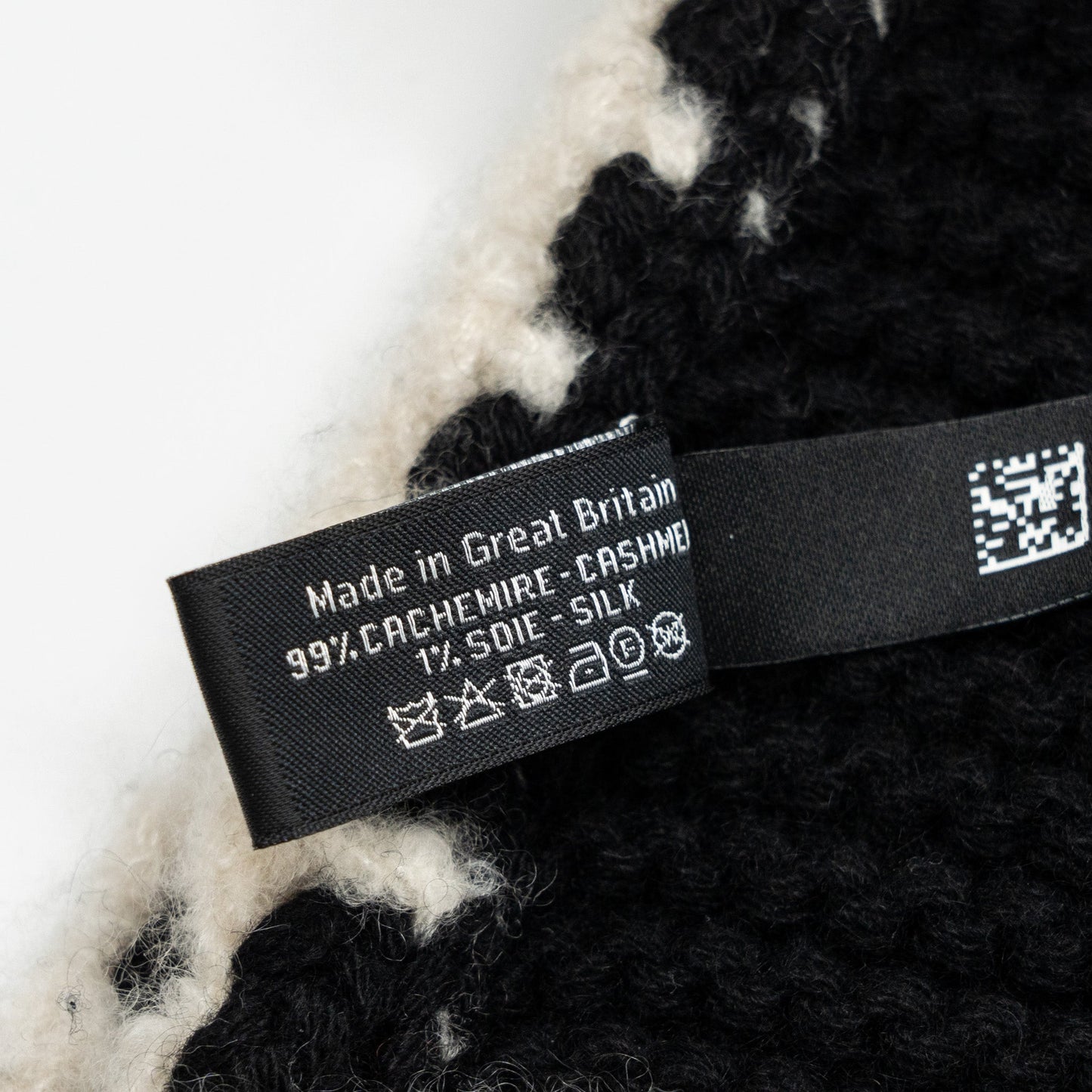Chanel 23A Cashmere Scarf Black/White
