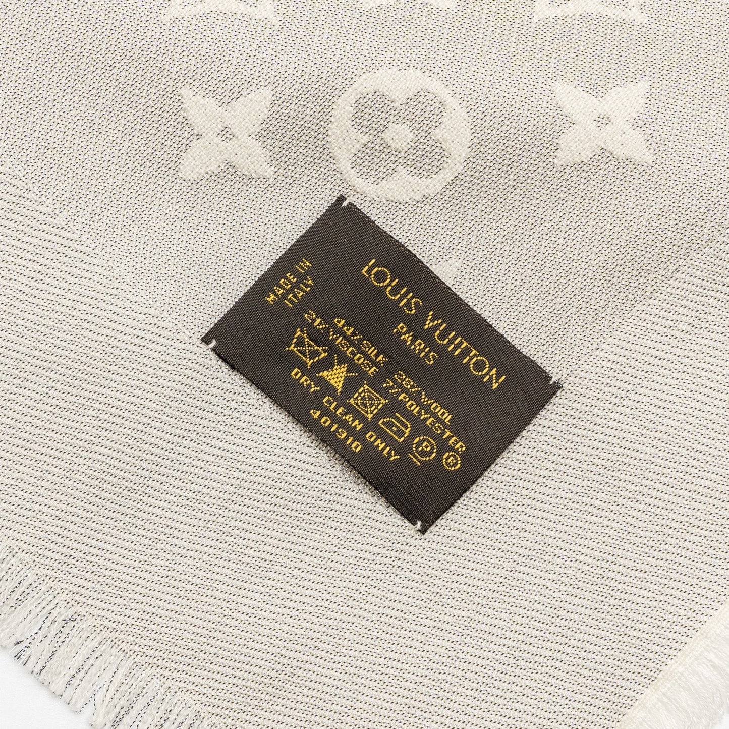 Louis Vuitton Monoram Shawl light grey/ cream