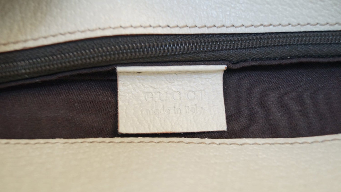 GUCCI GG Canvas Messenger Bag 120841