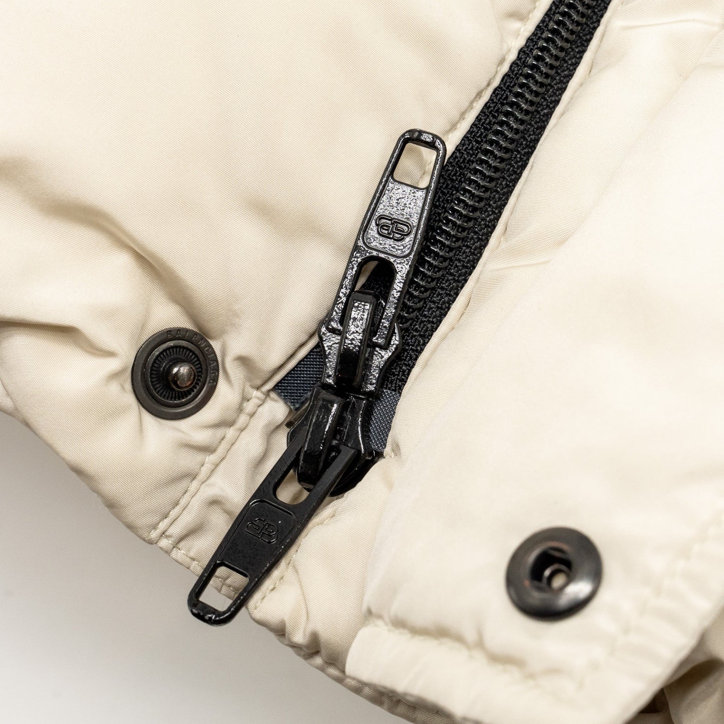 Balenciaga Size 36 Puffer Jacket Polyester/Viscose White with Black Hardware