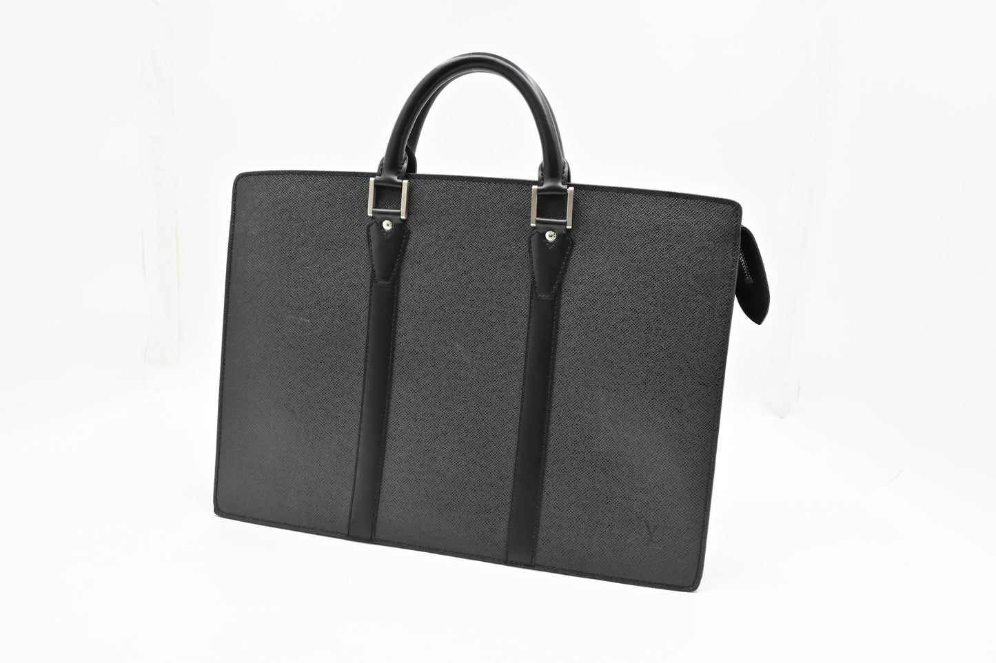 Louis Vuitton Porte Documents Rosan in Black Taiga Leather