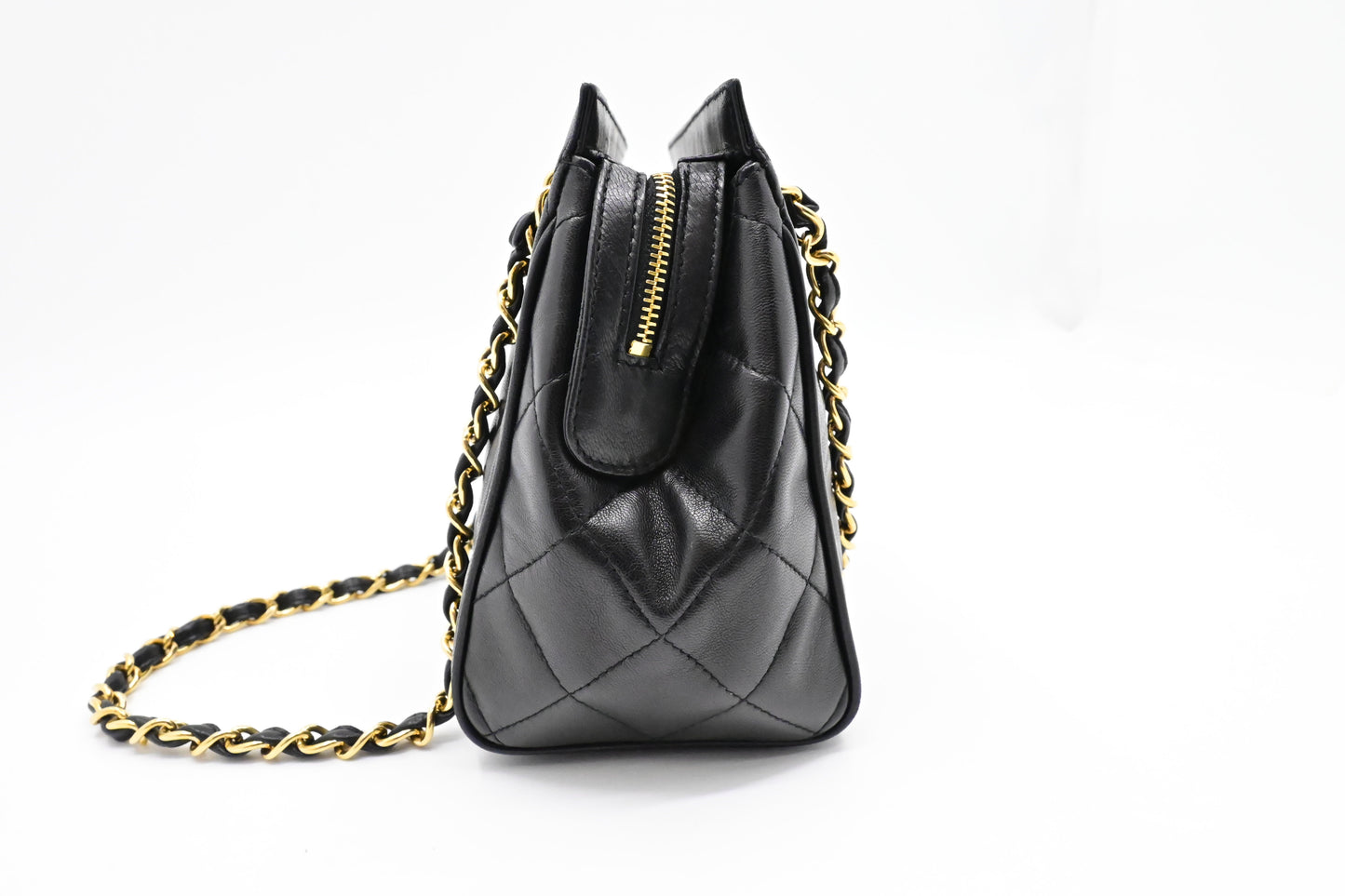 Chanel Shoulder Bag in Black MattelassÃ© Leather