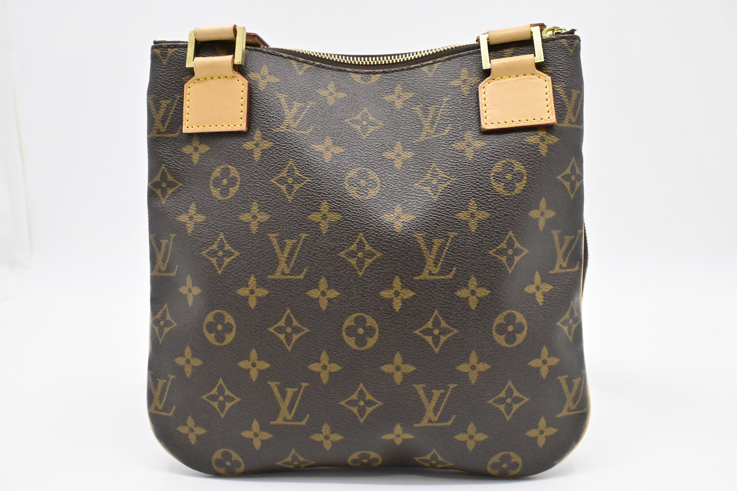 Louis Vuitton Pochette Bosphore in Monogram Canvas