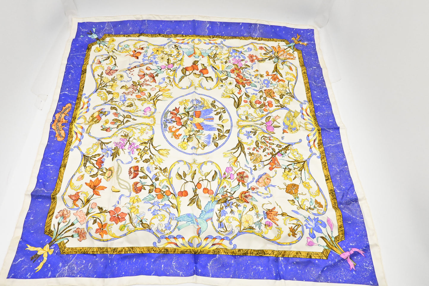 Hermes 'Pierres d'Orient et d'Occident' Carre 90 in Silk