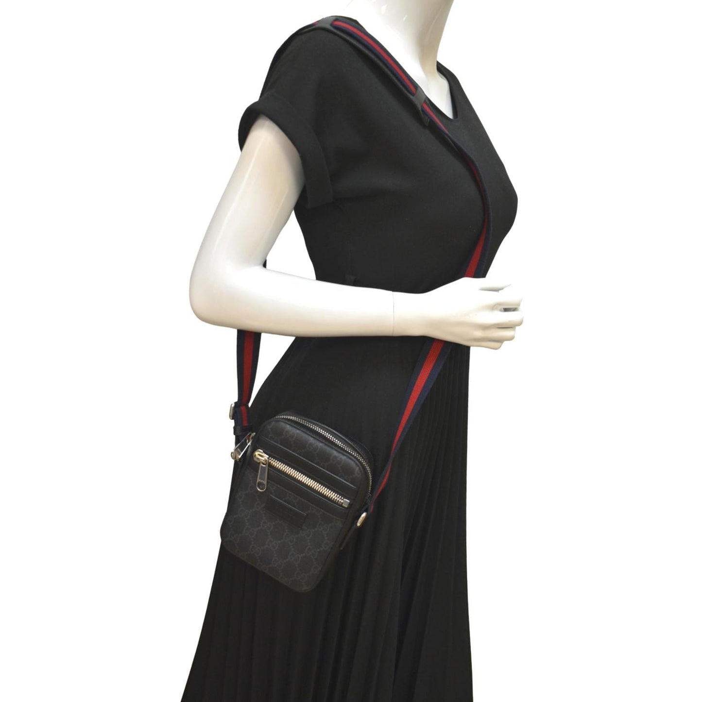 GUCCI GG Supreme Monogram Canvas Web Messenger Bag Black 598103