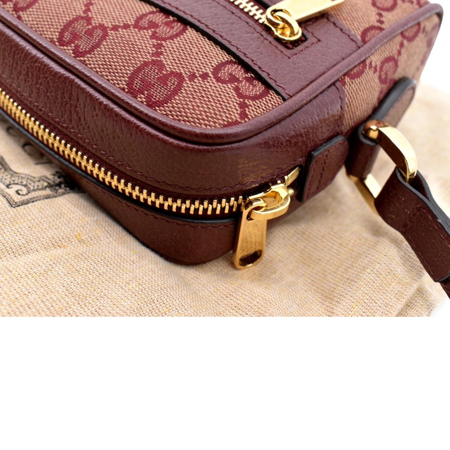 GUCCI Ophidia GG Supreme Mini Crossbody Bag Red 517350