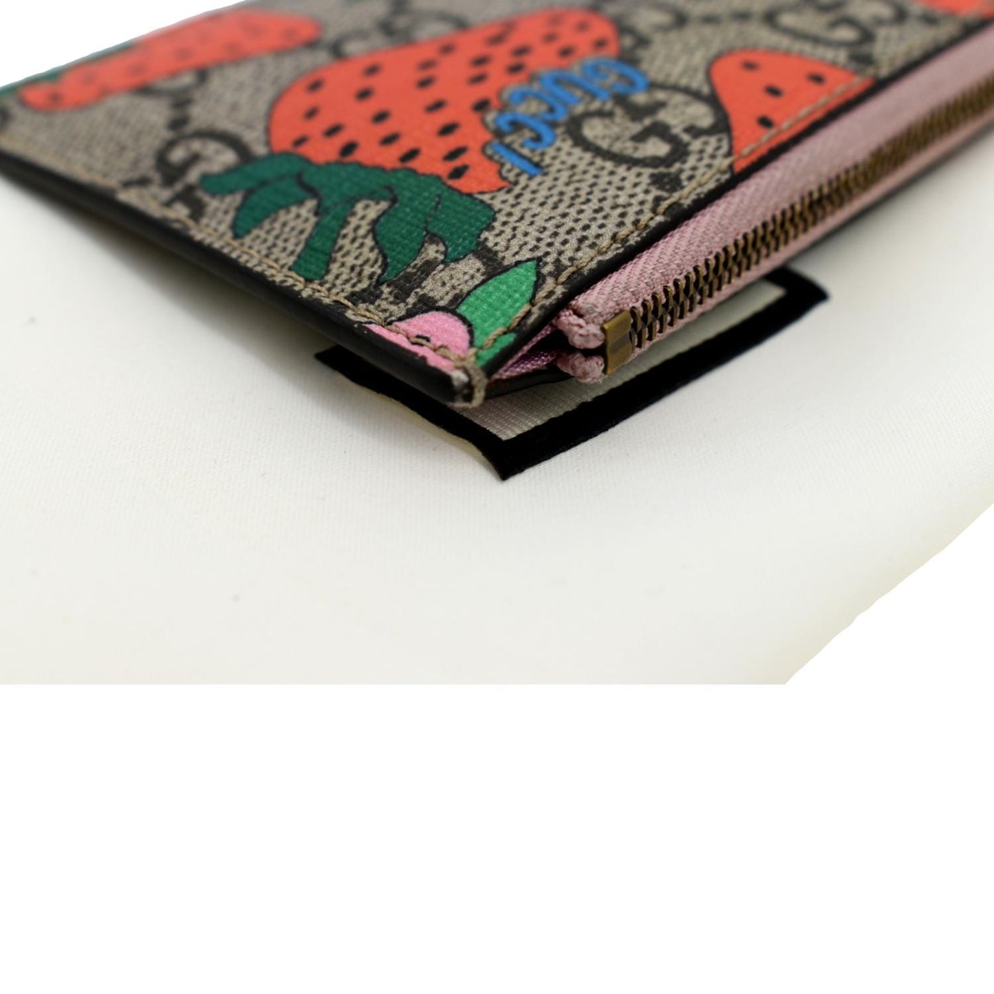GUCCI Strawberry Printed Monogram Canvas Key Case Multicolor 573841