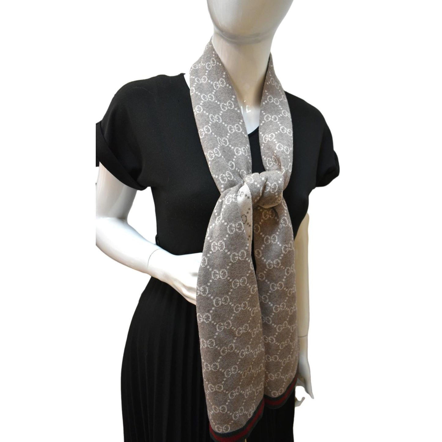 GUCCI GG Graphite Wool Scarf Light Grey 325806