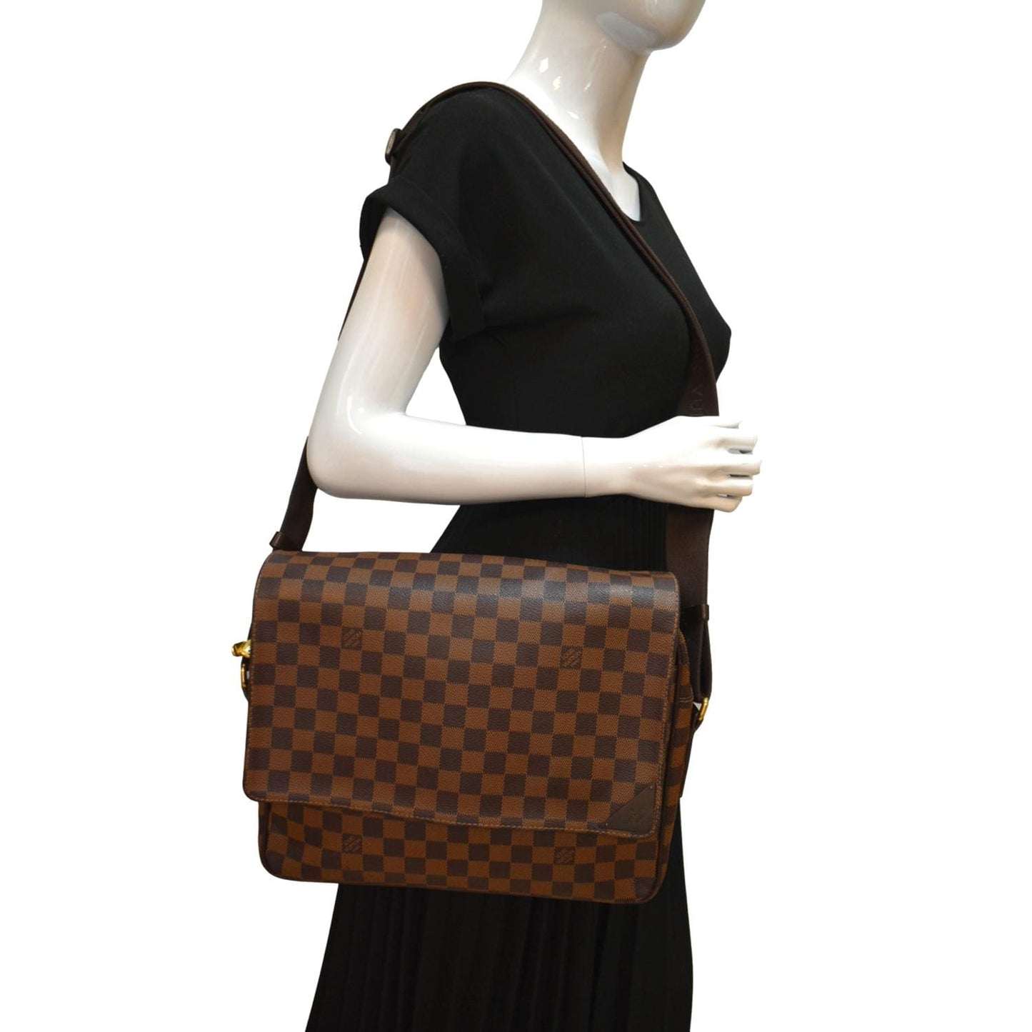 LOUIS VUITTON Shelton MM Damier Canvas Messenger Bag Brown