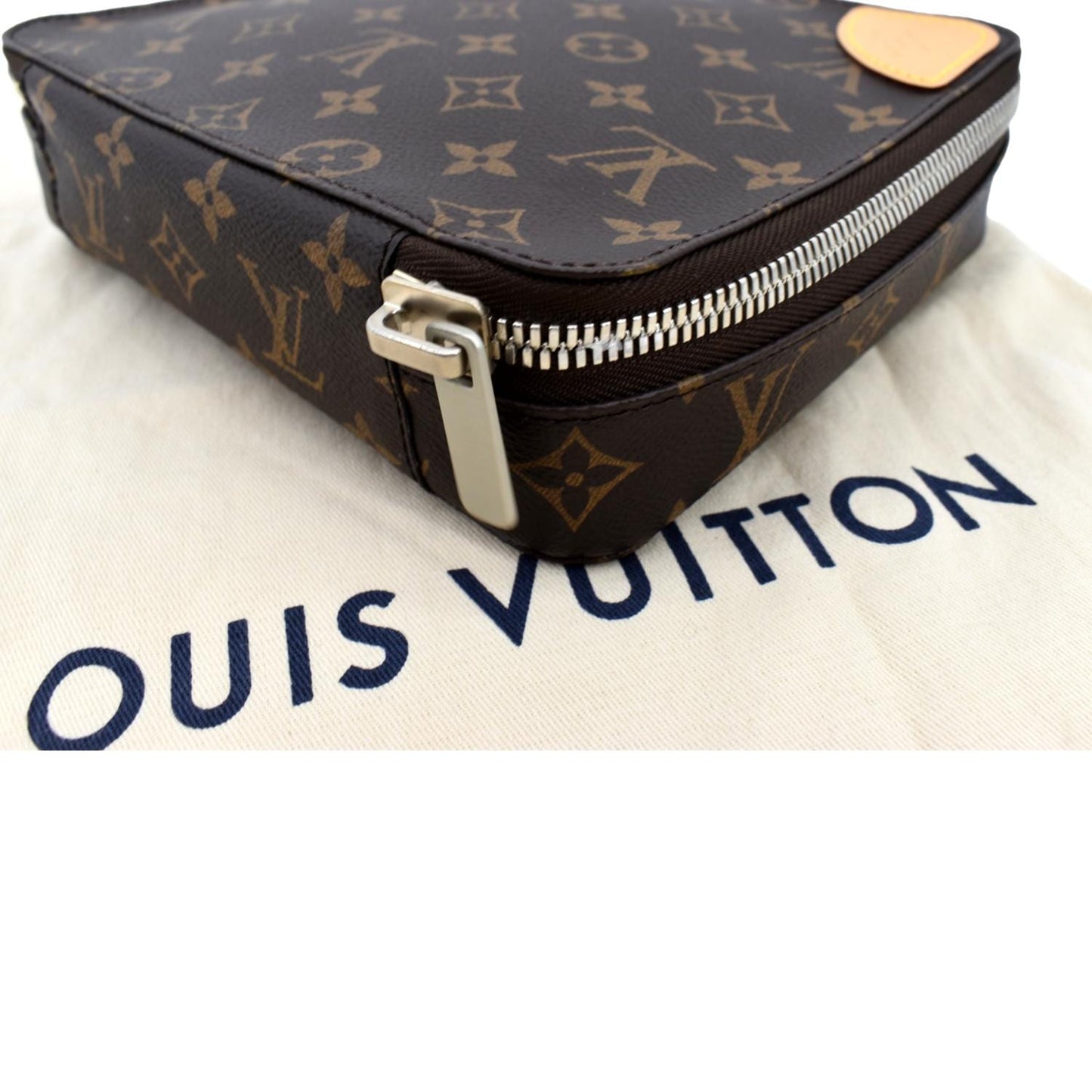LOUIS VUITTON Horizon Monogram Canvas Accessories Pouch Brown