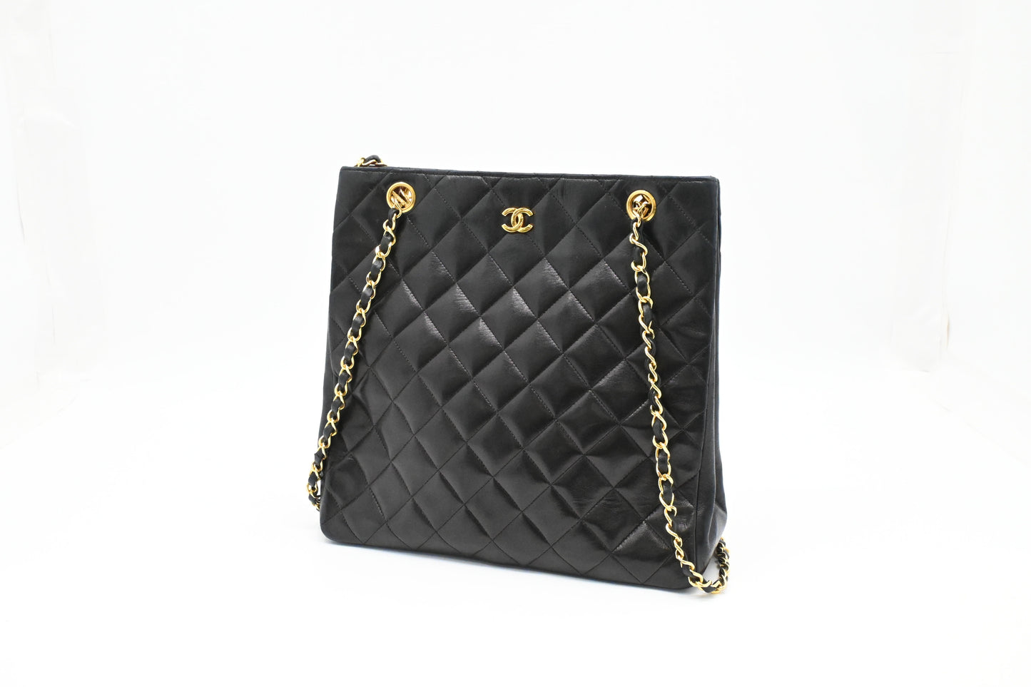 Chanel Shoulder Bag in Black MattelassÃ© Leather