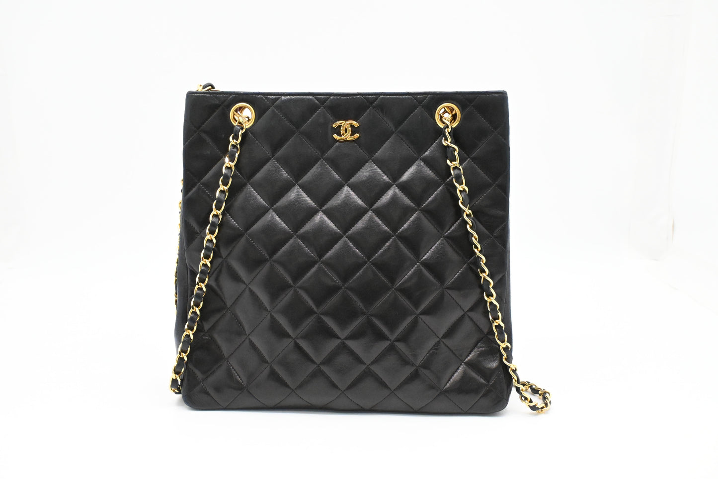 Chanel Shoulder Bag in Black MattelassÃ© Leather