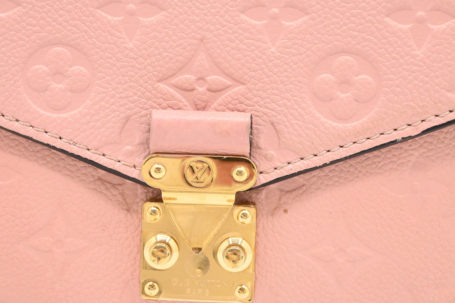Louis Vuitton Pochette MÃ©tis in Pink Empreinte Leather