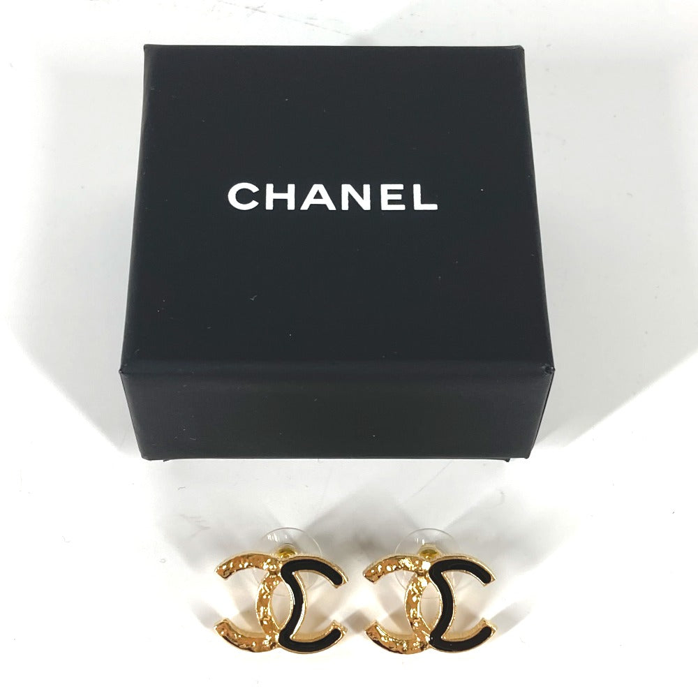 CHANEL Pierce metal gold 24C CC COCO Mark Women