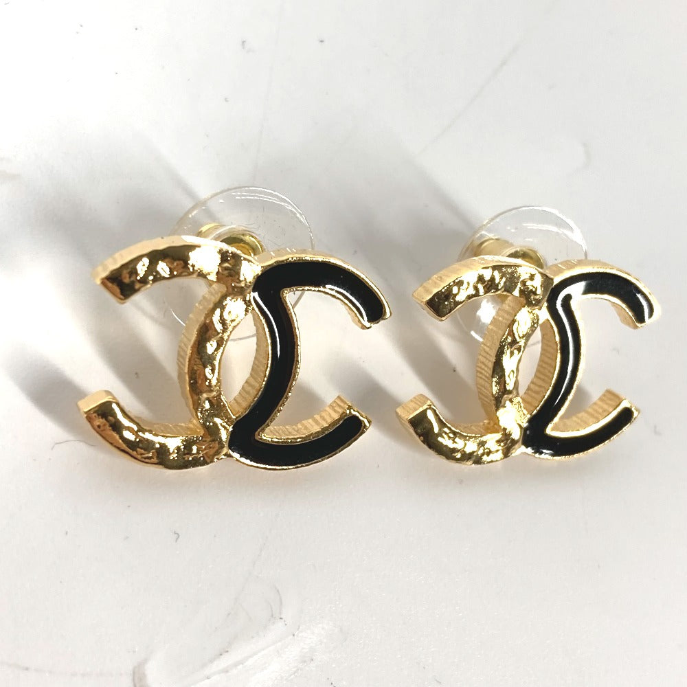 CHANEL Pierce metal gold 24C CC COCO Mark Women