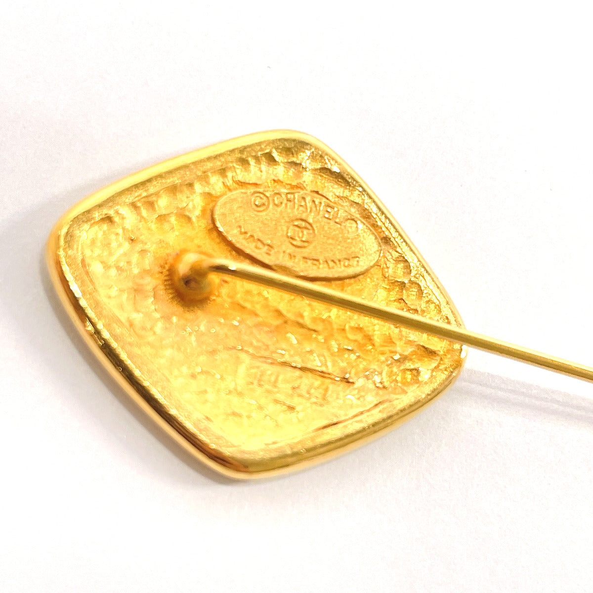 CHANEL Brooch metal gold vintage Pin Brooch