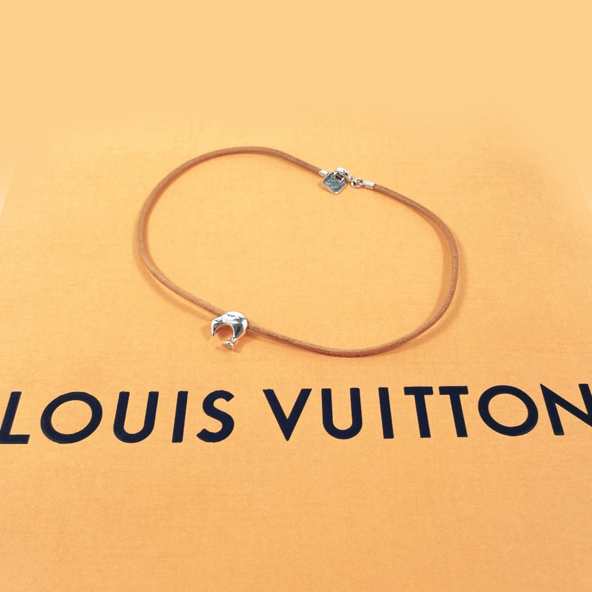 LOUIS VUITTON Necklace Silver925 , Leather Silver Louis Vuitton Cup 2003 Limited Edition Kiwi